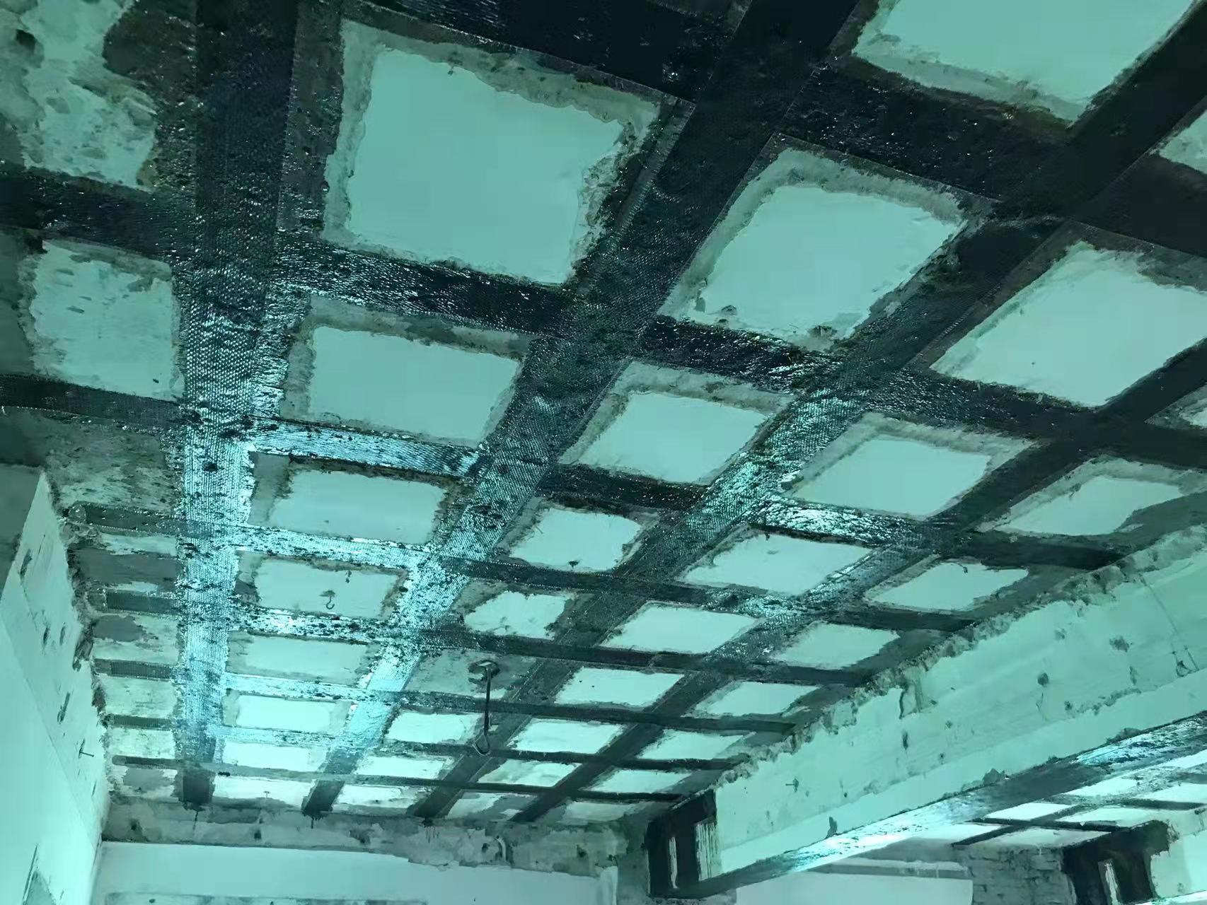 江岸粘碳纤维布施工工艺